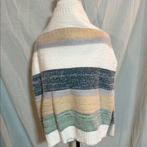 Super soft sweater women’s size large pretty neutral colors & did I mention soft